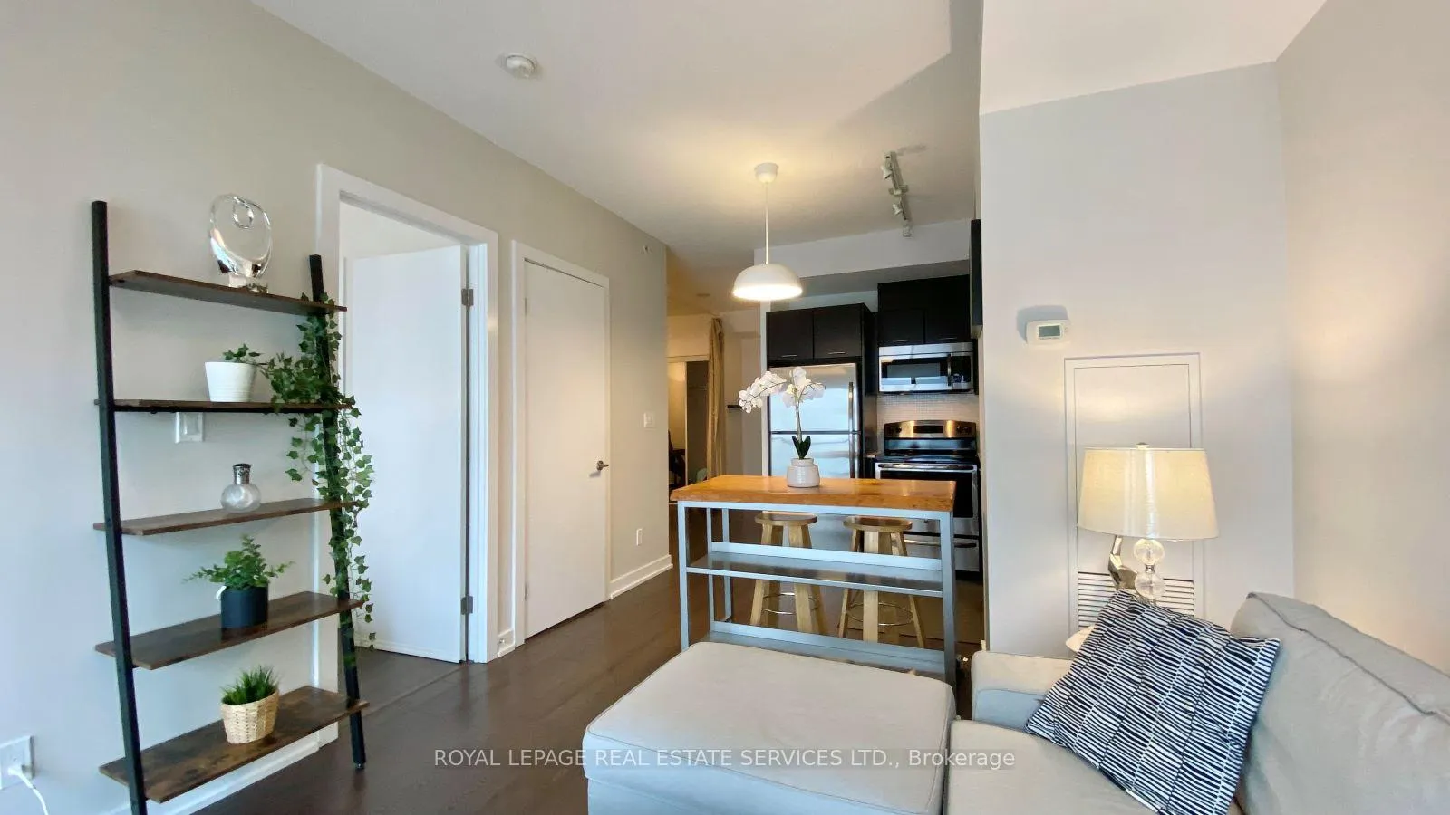 Photo 6 of Unit 2107, 20 Bruyeres Mews, Toronto, Niagara — HOMEH
