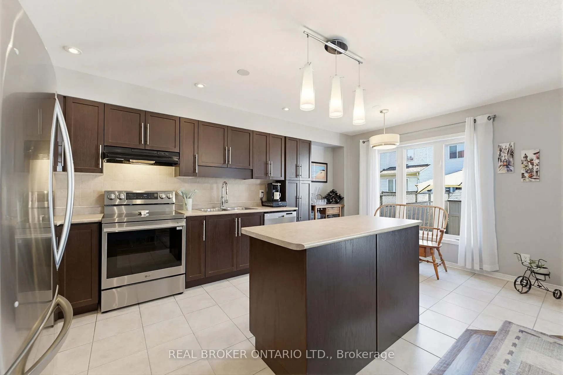 Photo 6 of 220 Opus Street, Ottawa, Kanata - Emerald Meadows/Trailwest — HOMEH