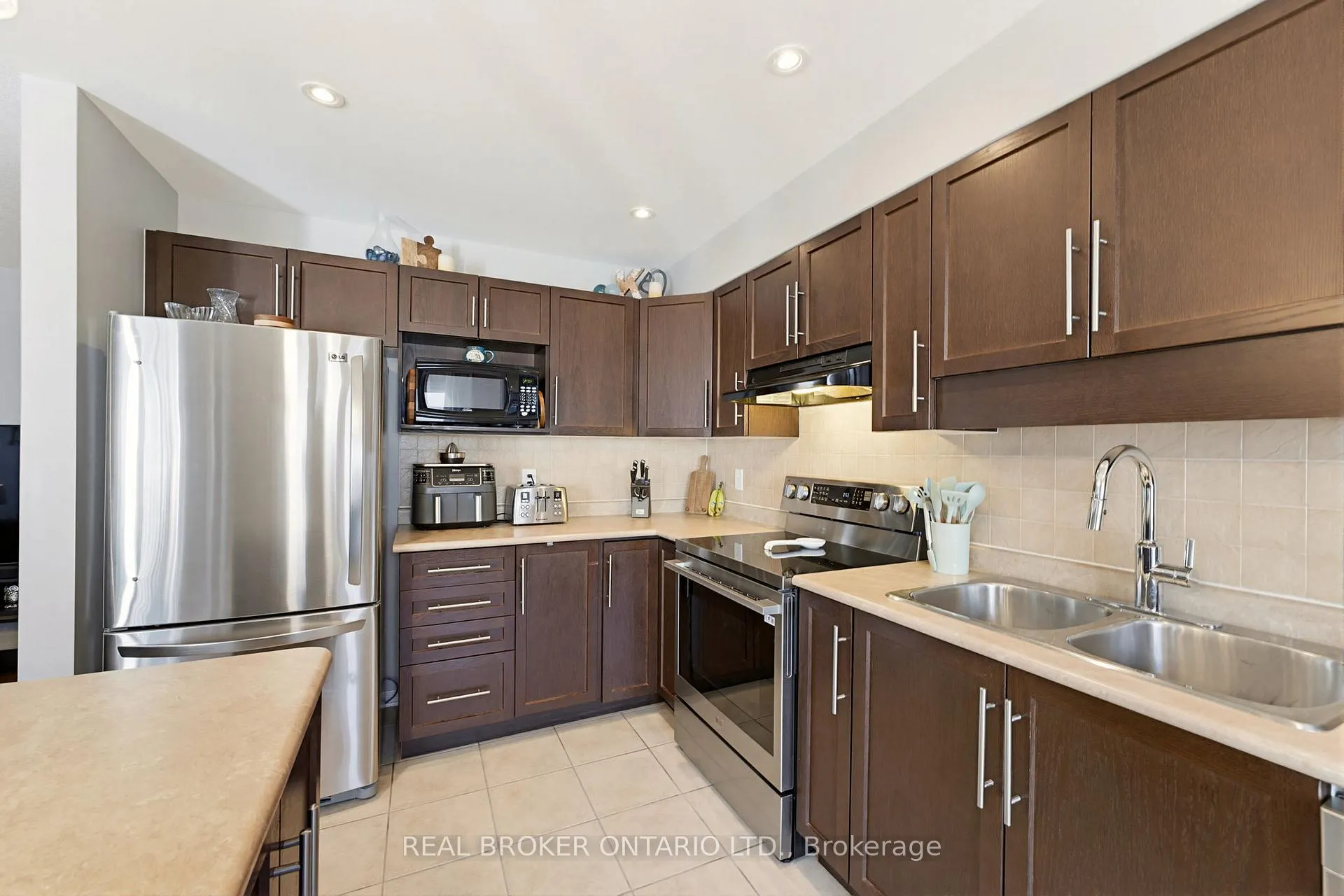Photo 9 of 220 Opus Street, Ottawa, Kanata - Emerald Meadows/Trailwest — HOMEH