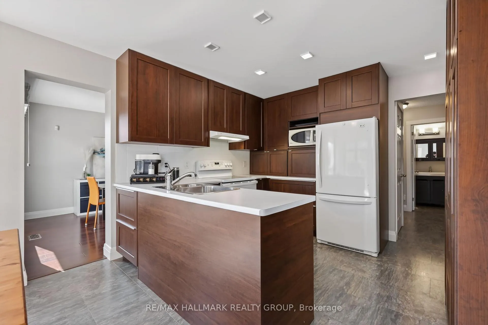 Photo 11 of 79 Dossetter Way, Ottawa, Hunt Club Park — HOMEH