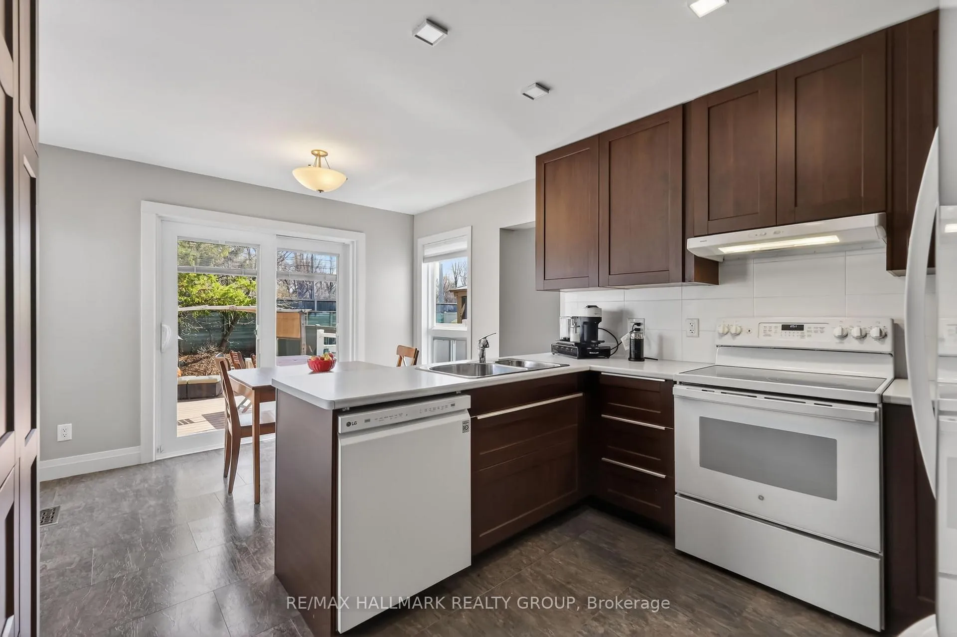Photo 12 of 79 Dossetter Way, Ottawa, Hunt Club Park — HOMEH