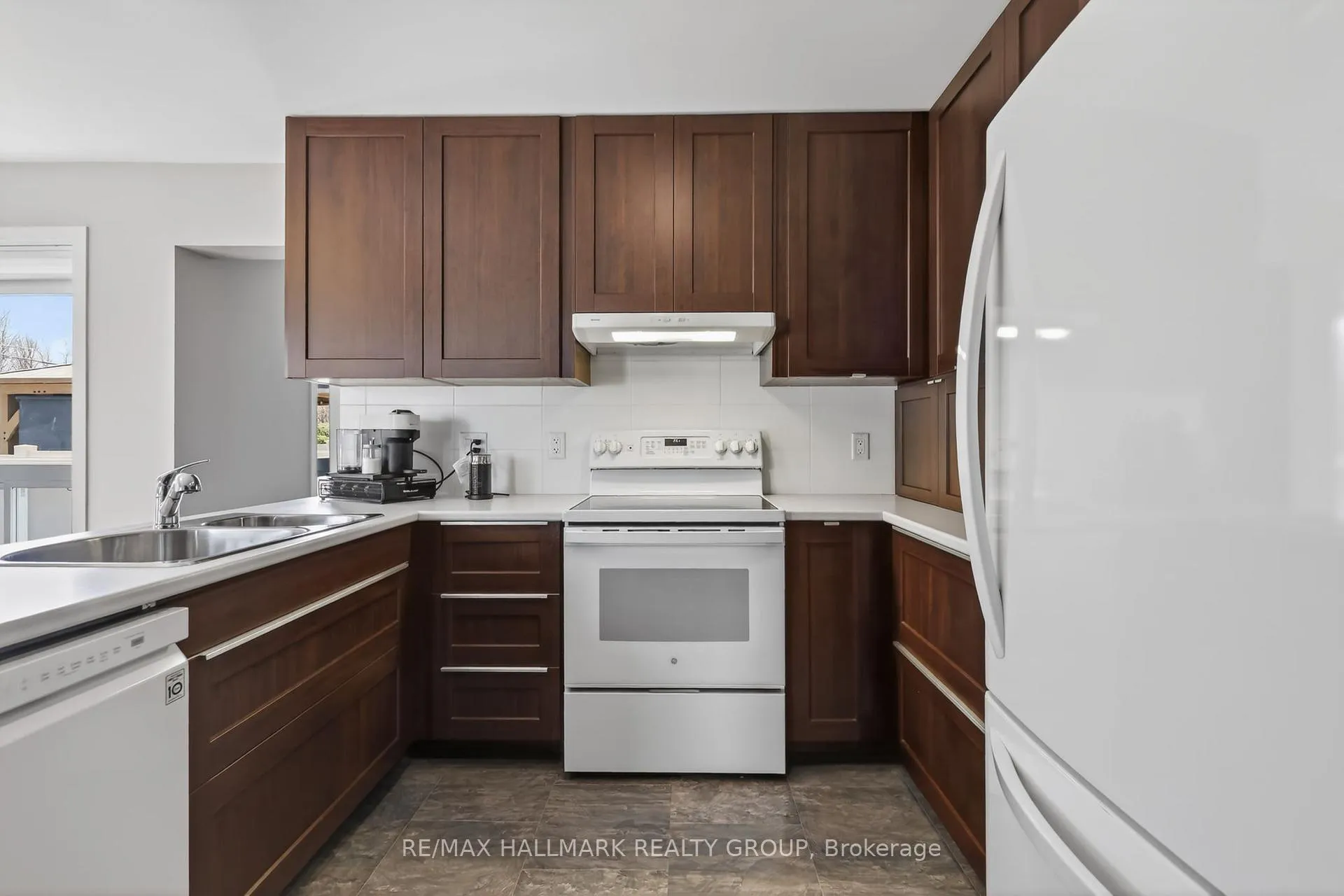 Photo 13 of 79 Dossetter Way, Ottawa, Hunt Club Park — HOMEH