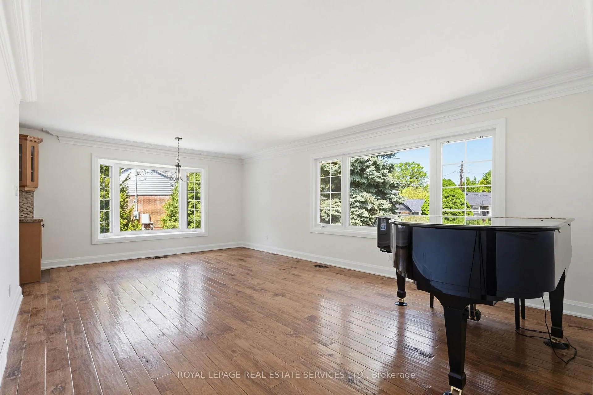 Photo 2 of 652 Hillcrest Drive, Burlington, Brant — HOMEH