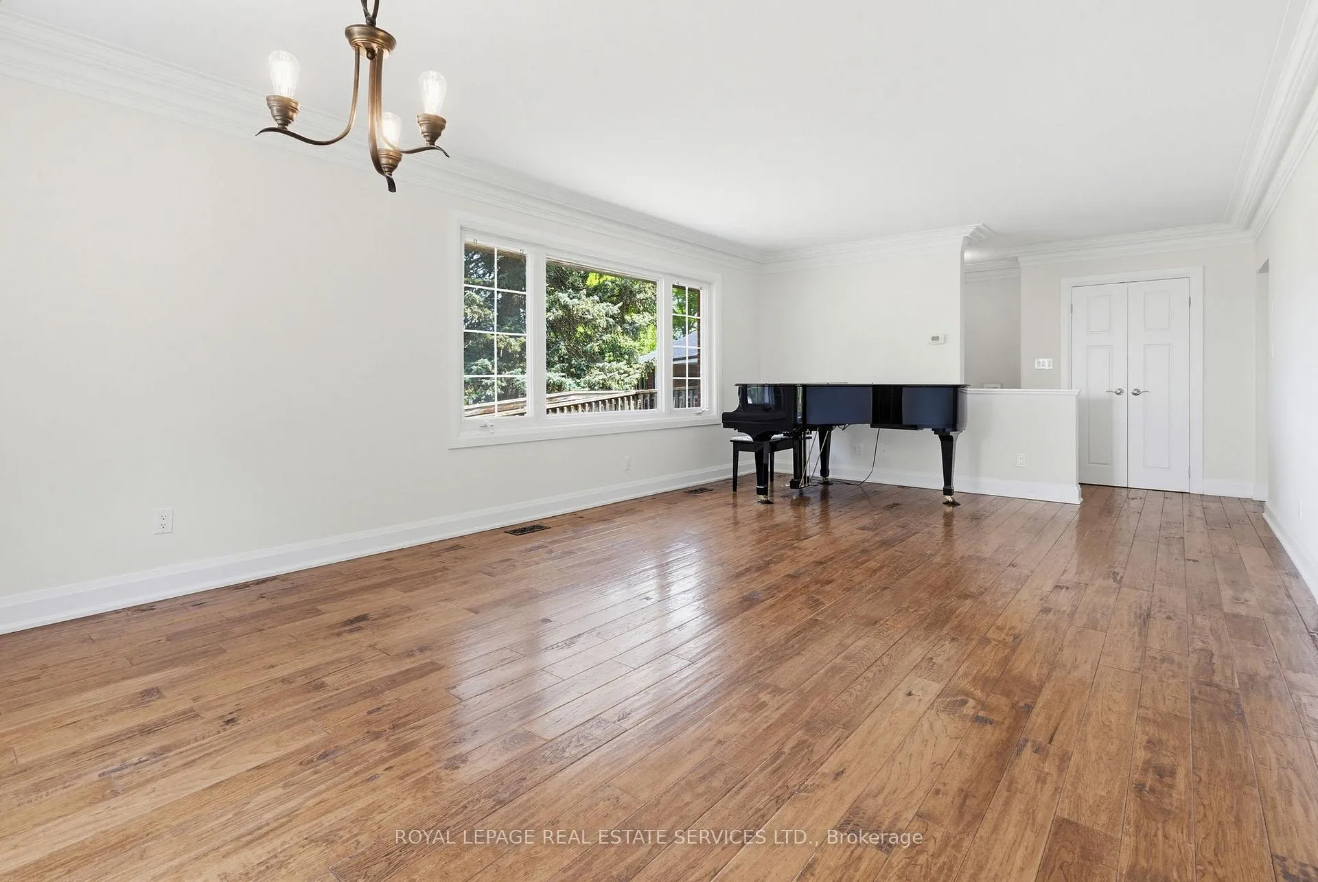 Photo 4 of 652 Hillcrest Drive, Burlington, Brant — HOMEH