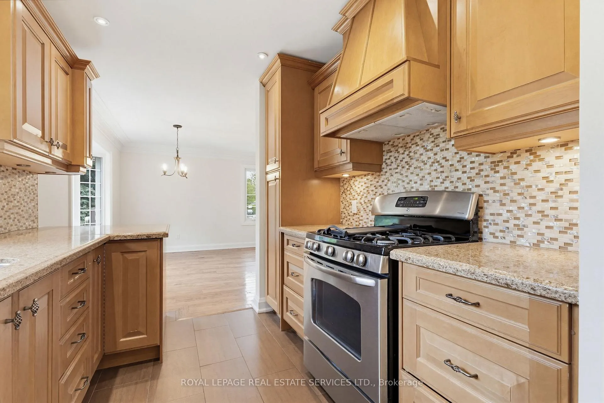 Photo 7 of 652 Hillcrest Drive, Burlington, Brant — HOMEH