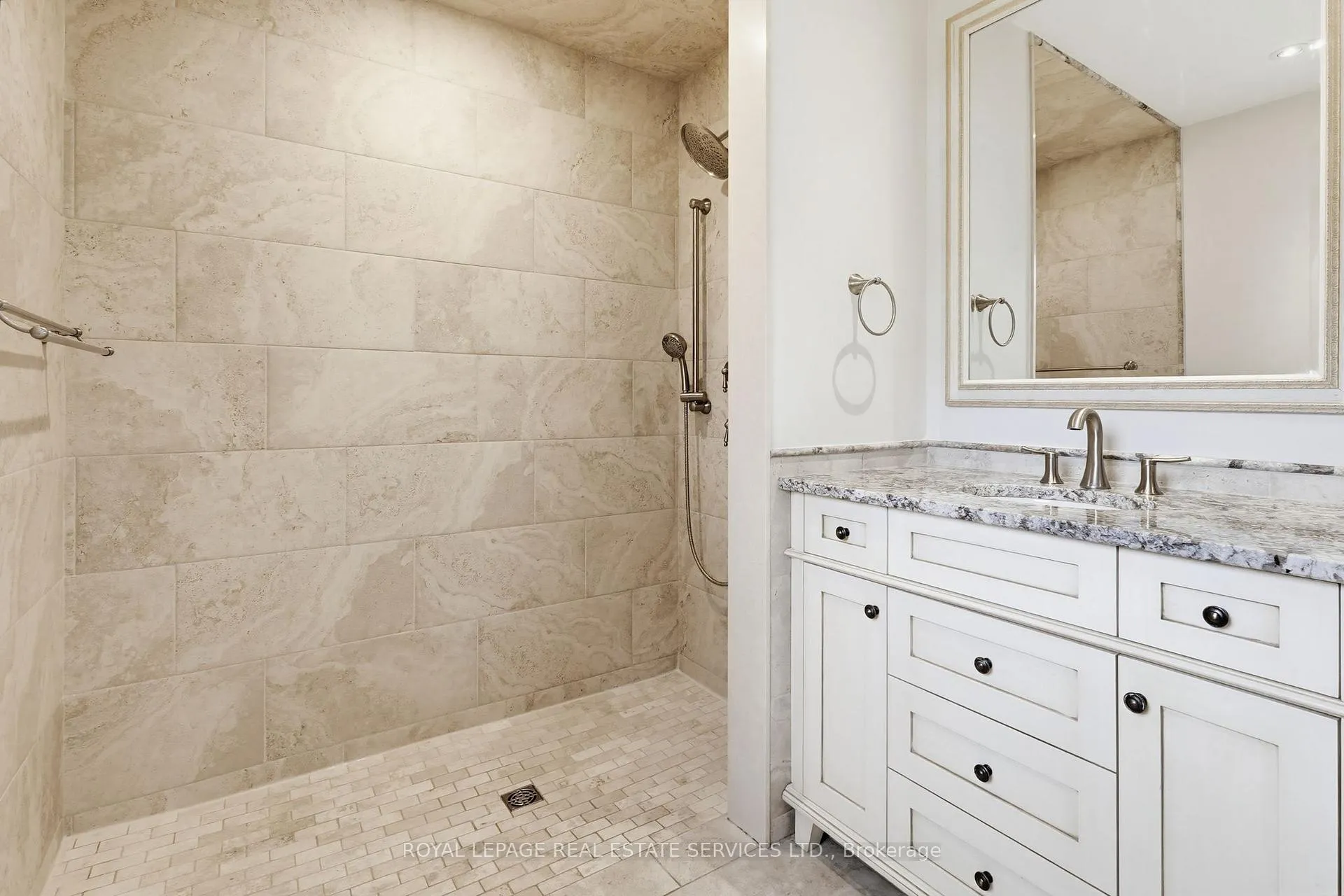 Photo 13 of 652 Hillcrest Drive, Burlington, Brant — HOMEH
