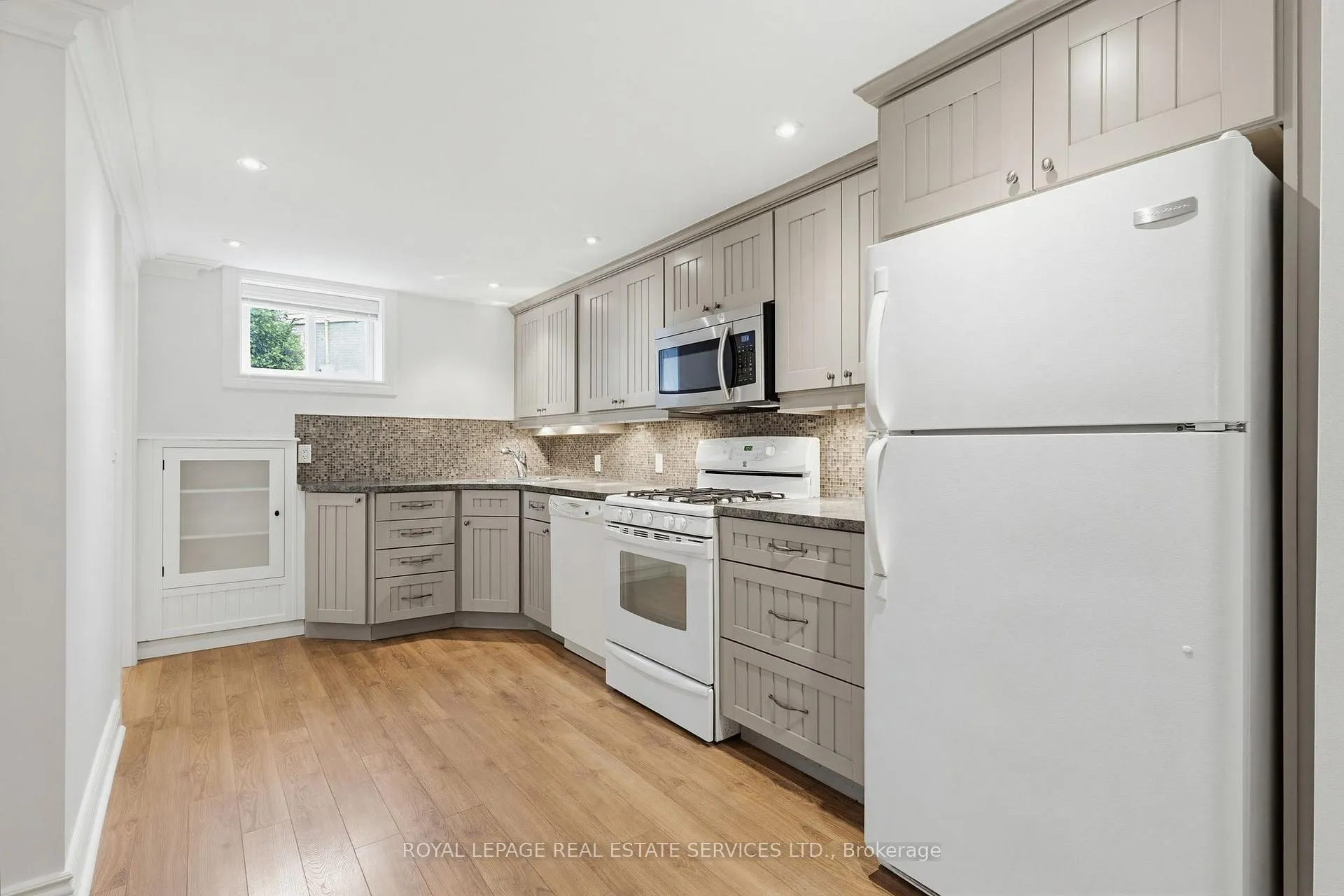 Photo 20 of 652 Hillcrest Drive, Burlington, Brant — HOMEH