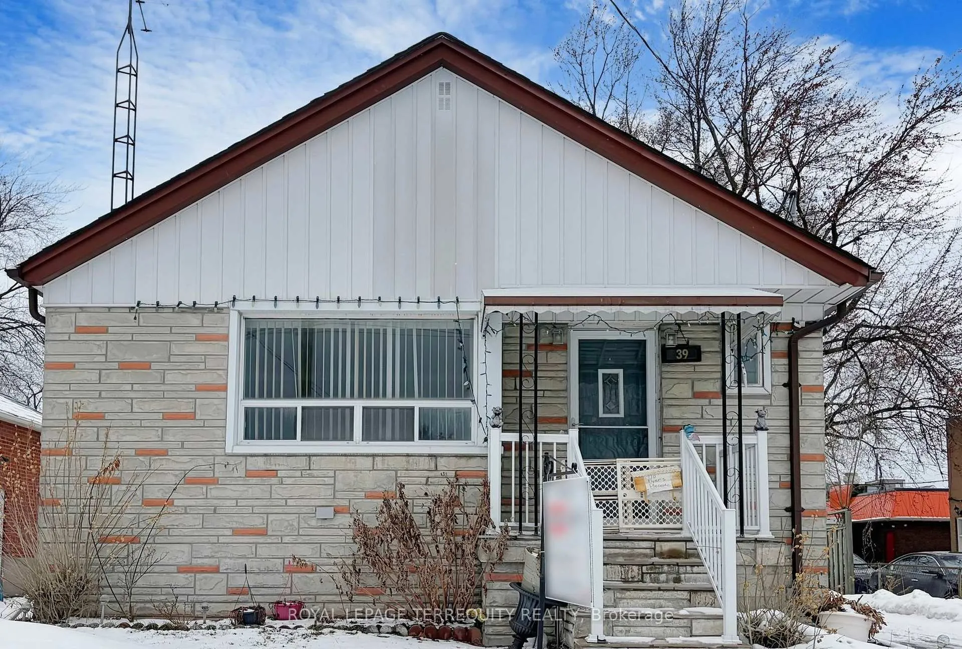 Photo 1 of 39 Coules Court, Etobicoke, Alderwood — HOMEH