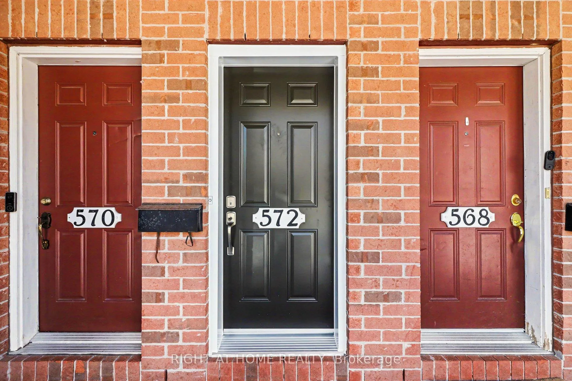 Photo 4 of Unit 7, 572 Reardon Private, Ottawa, Heron Gate/Industrial Park — HOMEH