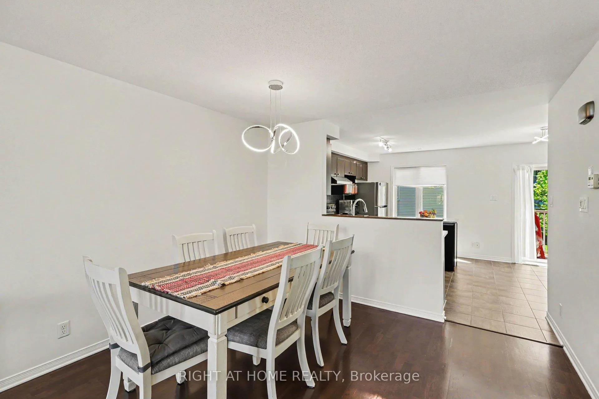 Photo 11 of Unit 7, 572 Reardon Private, Ottawa, Heron Gate/Industrial Park — HOMEH