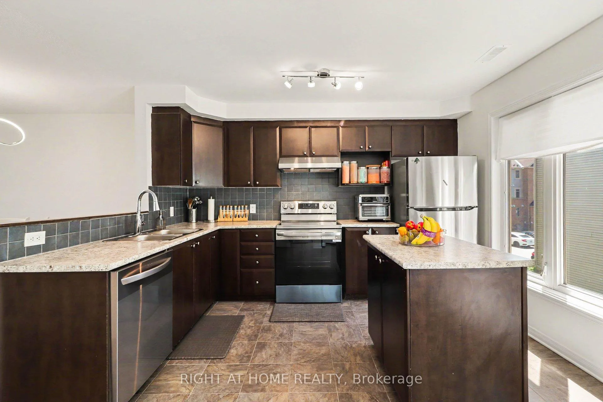 Photo 16 of Unit 7, 572 Reardon Private, Ottawa, Heron Gate/Industrial Park — HOMEH