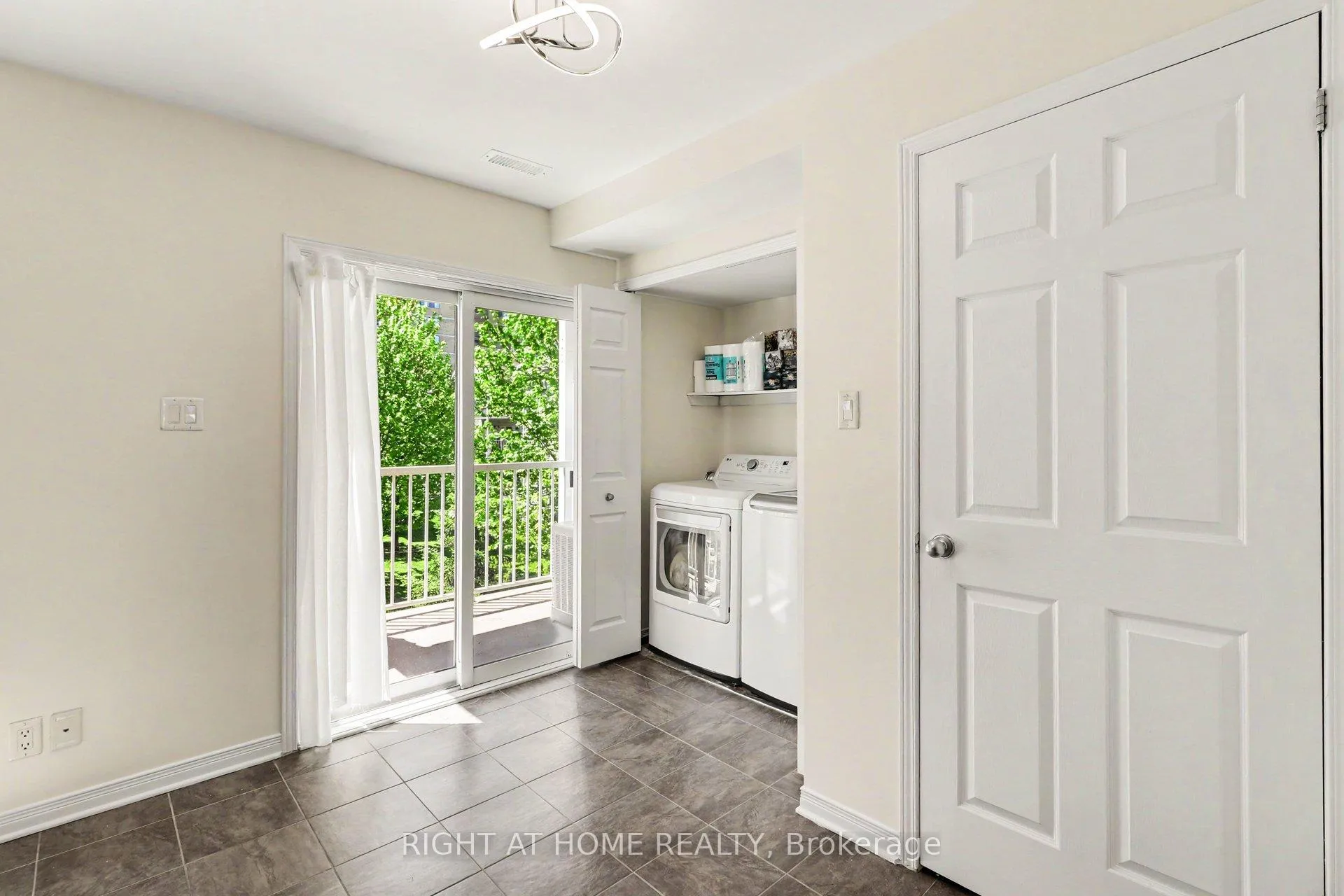 Photo 20 of Unit 7, 572 Reardon Private, Ottawa, Heron Gate/Industrial Park — HOMEH