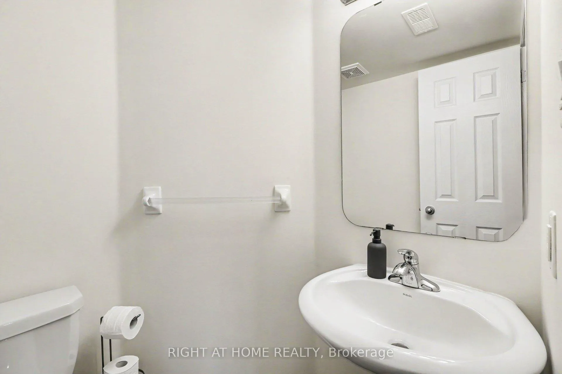 Photo 22 of Unit 7, 572 Reardon Private, Ottawa, Heron Gate/Industrial Park — HOMEH