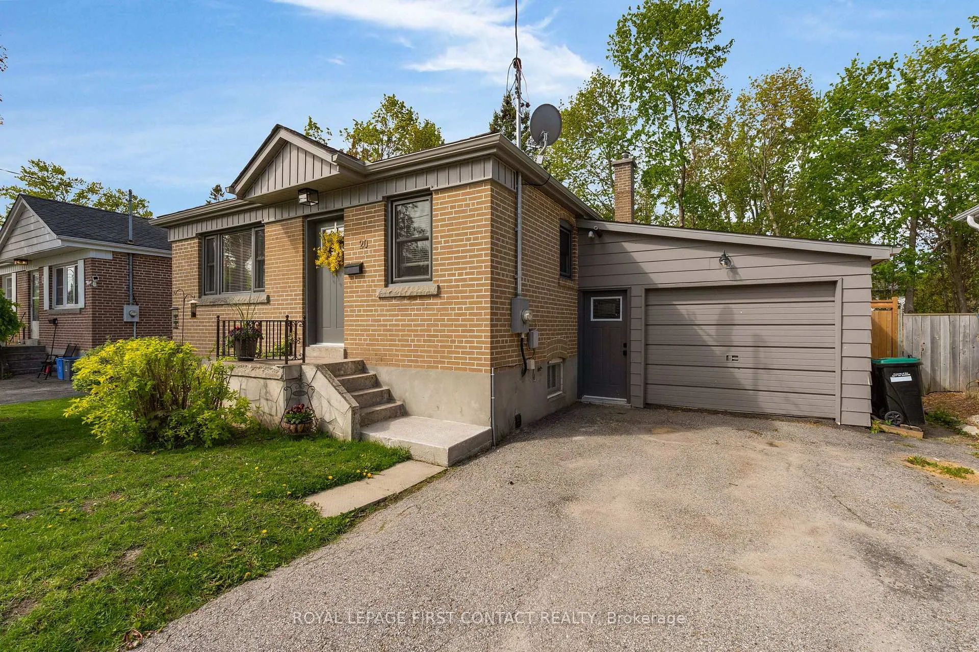 Photo 2 of 20 Newton Street, Barrie, Wellington — HOMEH