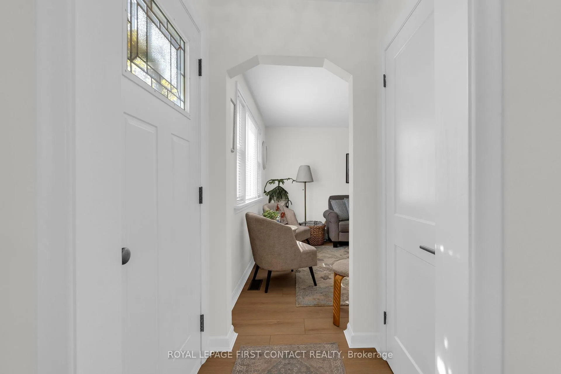Photo 4 of 20 Newton Street, Barrie, Wellington — HOMEH
