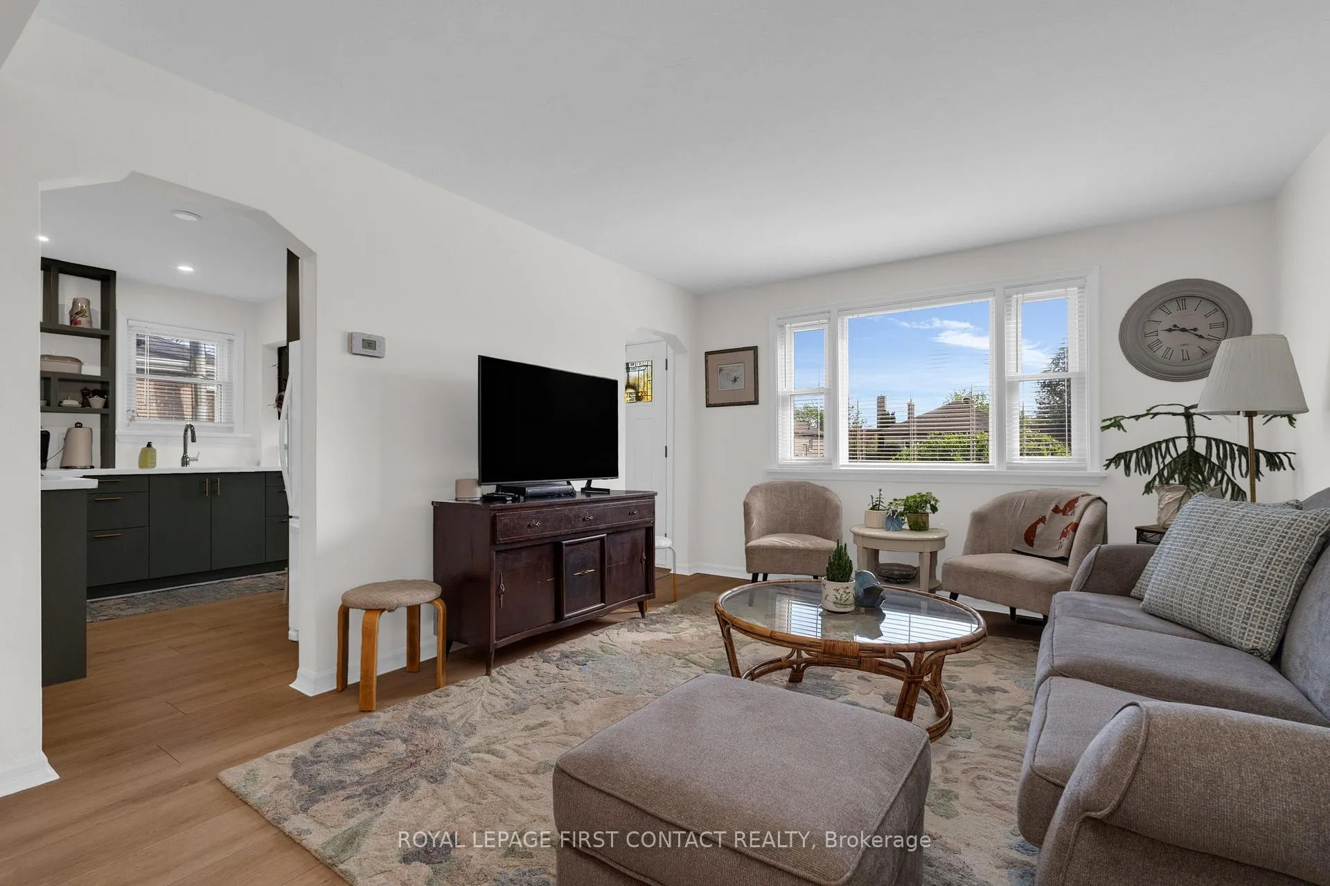 Photo 12 of 20 Newton Street, Barrie, Wellington — HOMEH