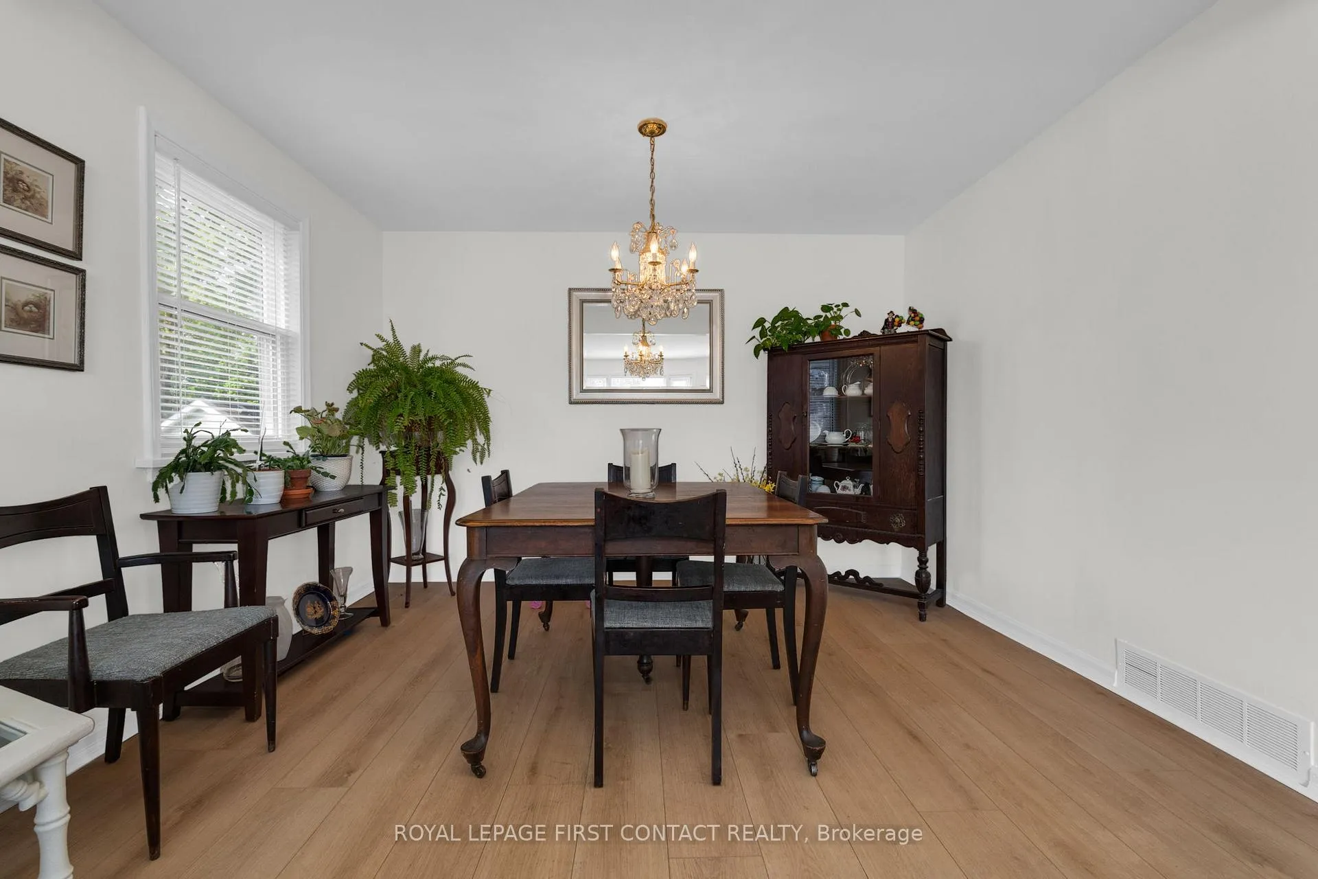 Photo 15 of 20 Newton Street, Barrie, Wellington — HOMEH