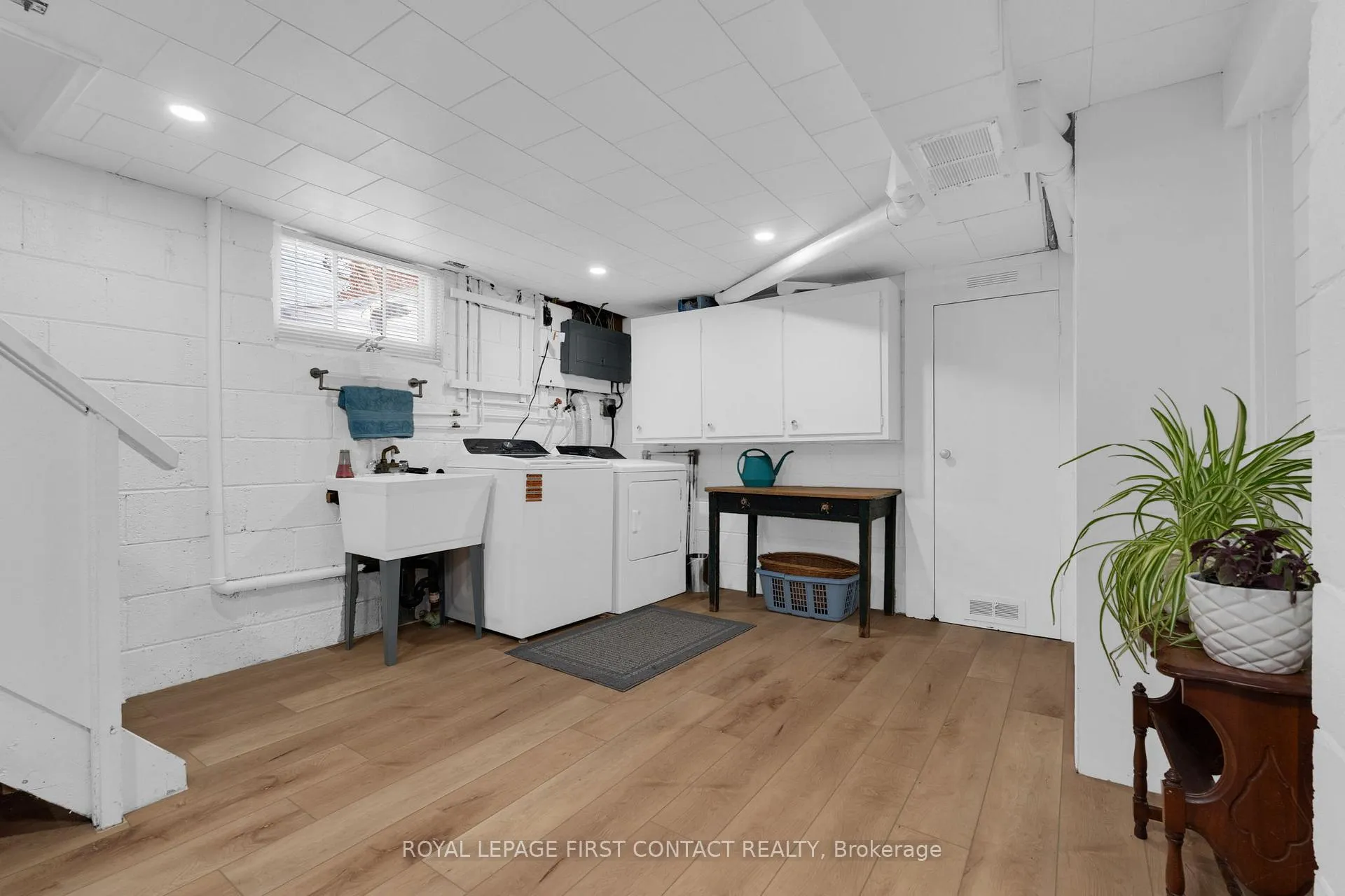 Photo 21 of 20 Newton Street, Barrie, Wellington — HOMEH