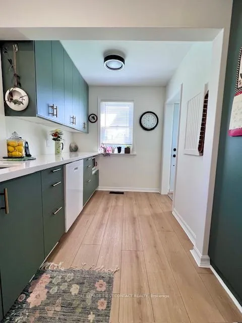 Photo 8 of 20 Newton Street, Barrie, Wellington — HOMEH