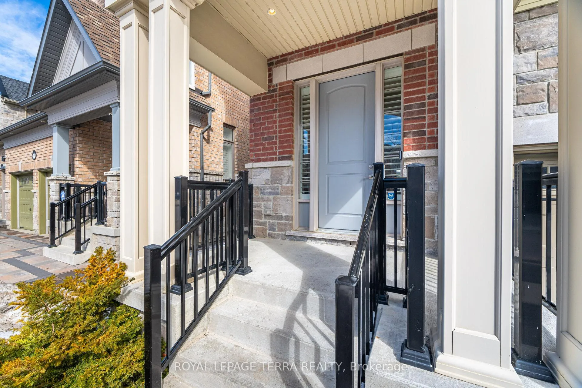 Photo 3 of 11 Lockton Street, Whitby, Williamsburg — HOMEH