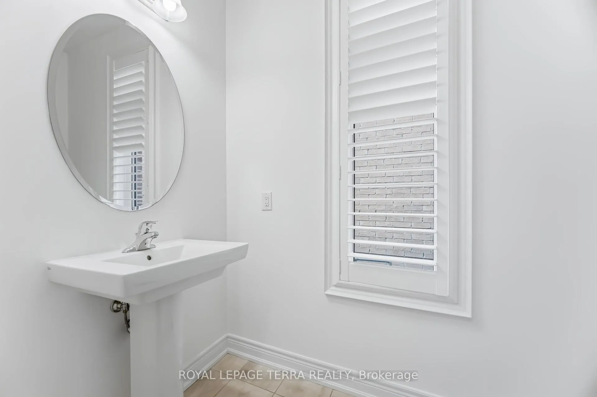 Photo 21 of 11 Lockton Street, Whitby, Williamsburg — HOMEH