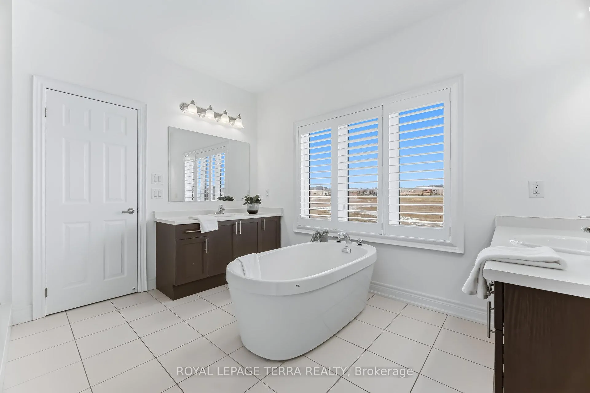 Photo 29 of 11 Lockton Street, Whitby, Williamsburg — HOMEH