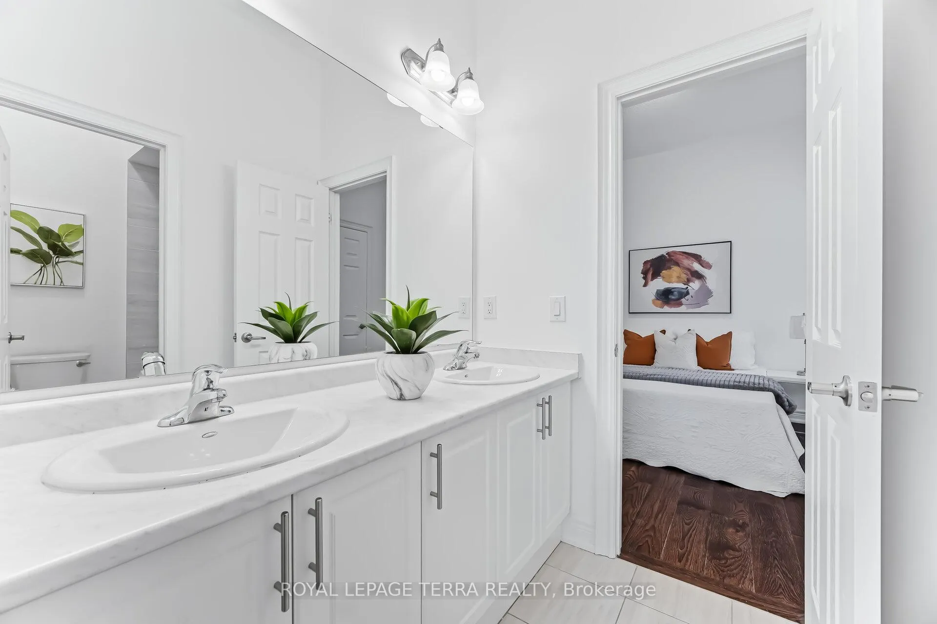 Photo 34 of 11 Lockton Street, Whitby, Williamsburg — HOMEH