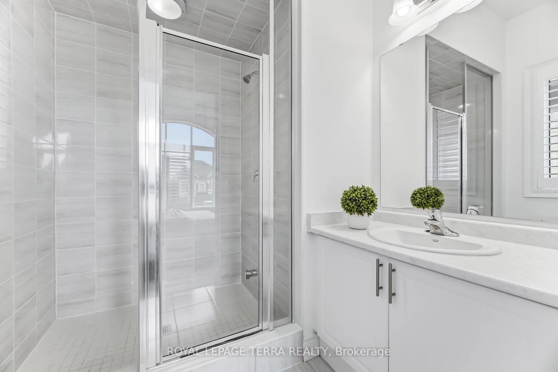Photo 39 of 11 Lockton Street, Whitby, Williamsburg — HOMEH