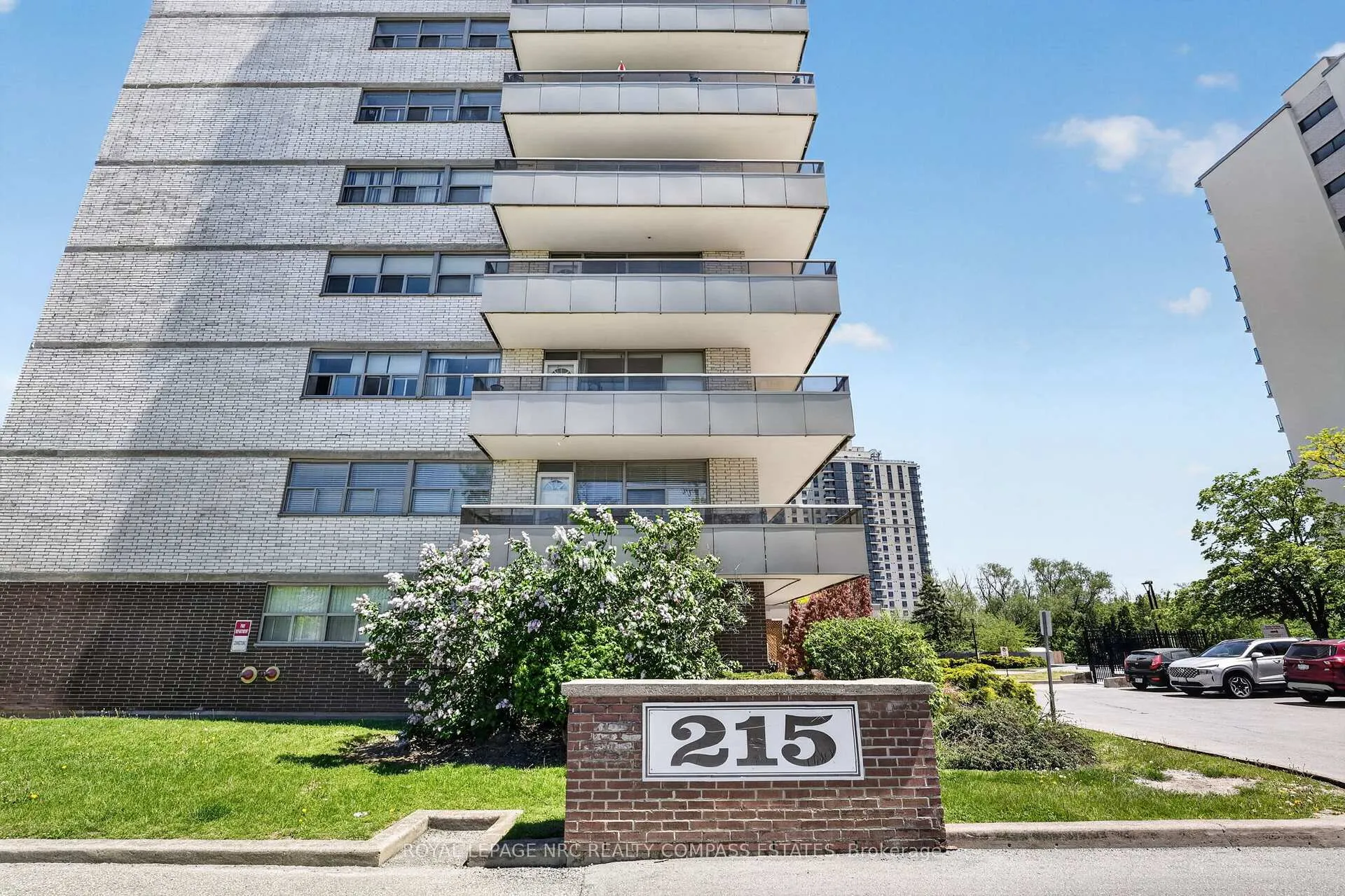 Photo 2 of Unit 407, 215 Glenridge Avenue, St. Catharines, Glendale/Glenridge — HOMEH