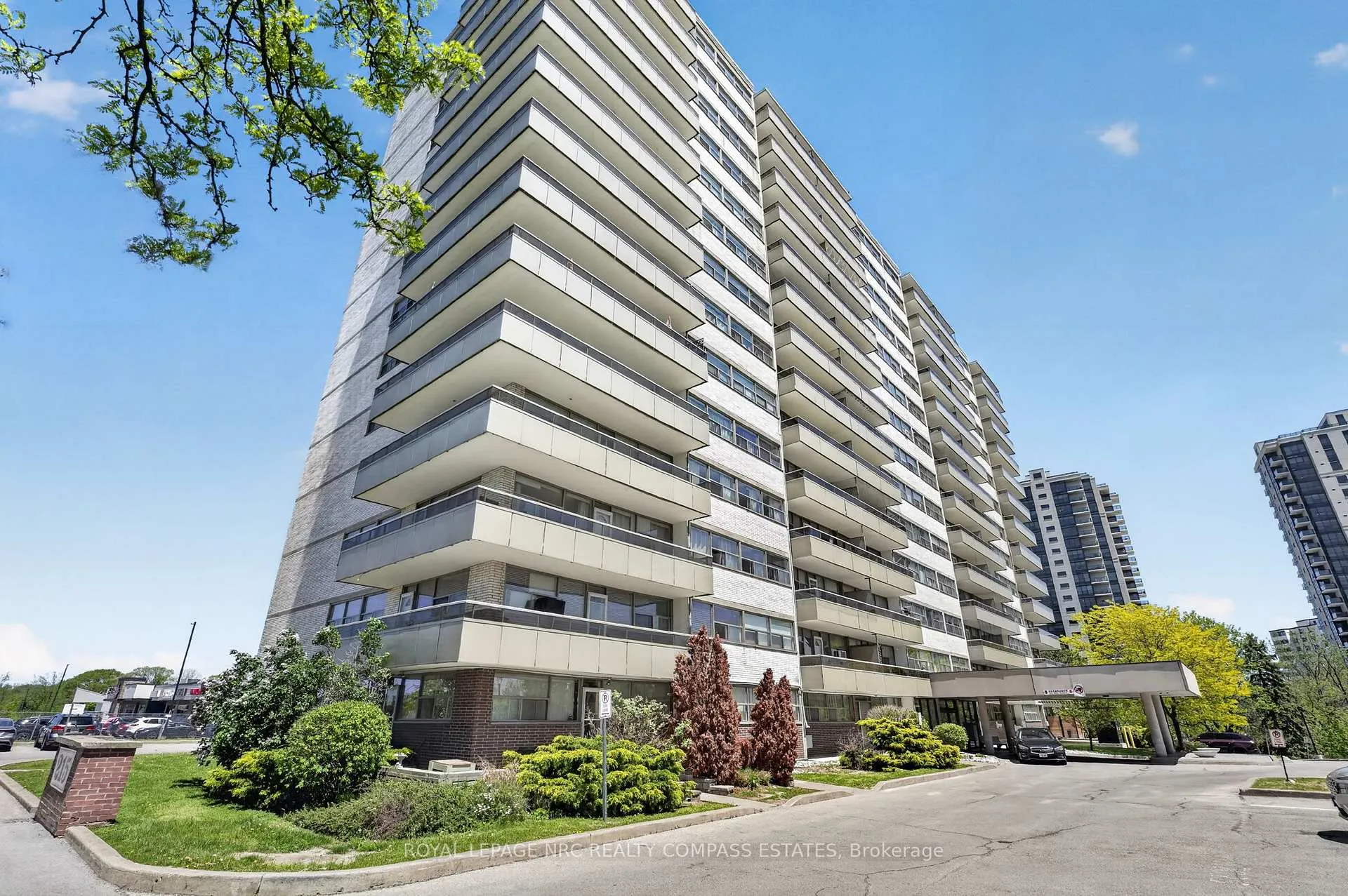 Photo 3 of Unit 407, 215 Glenridge Avenue, St. Catharines, Glendale/Glenridge — HOMEH