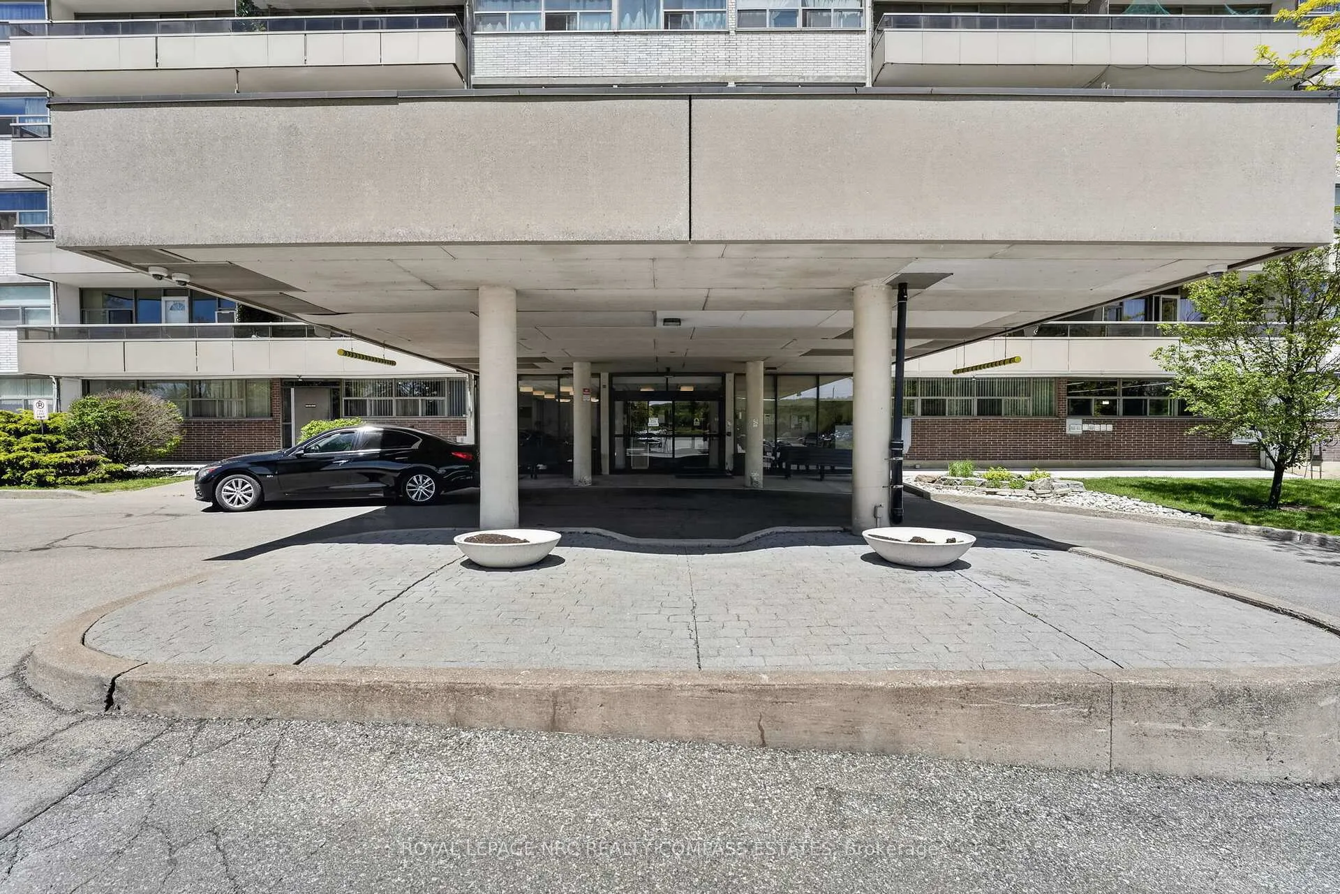 Photo 4 of Unit 407, 215 Glenridge Avenue, St. Catharines, Glendale/Glenridge — HOMEH