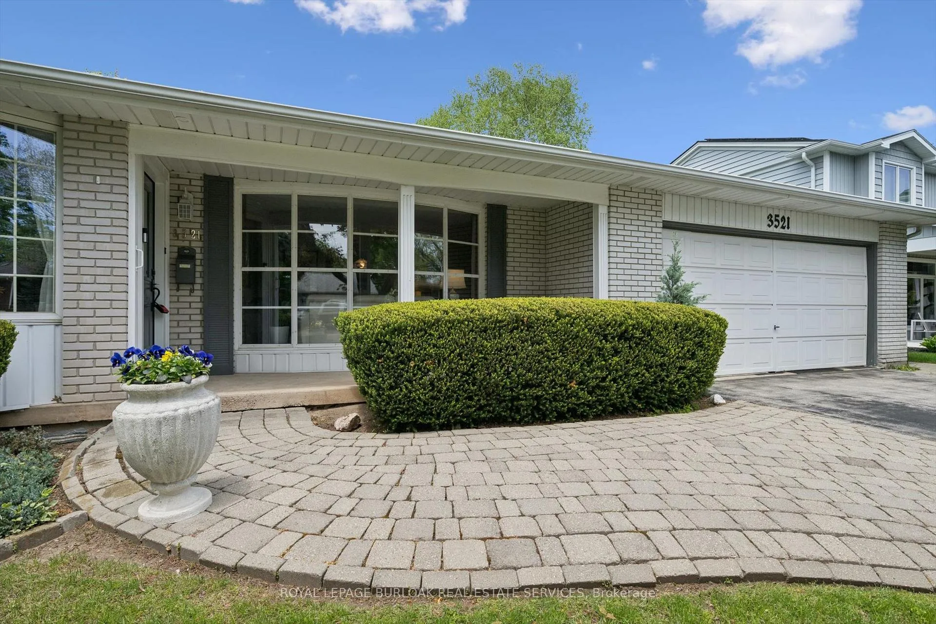 Photo 4 of 3521 Regal Road, Burlington, Roseland — HOMEH