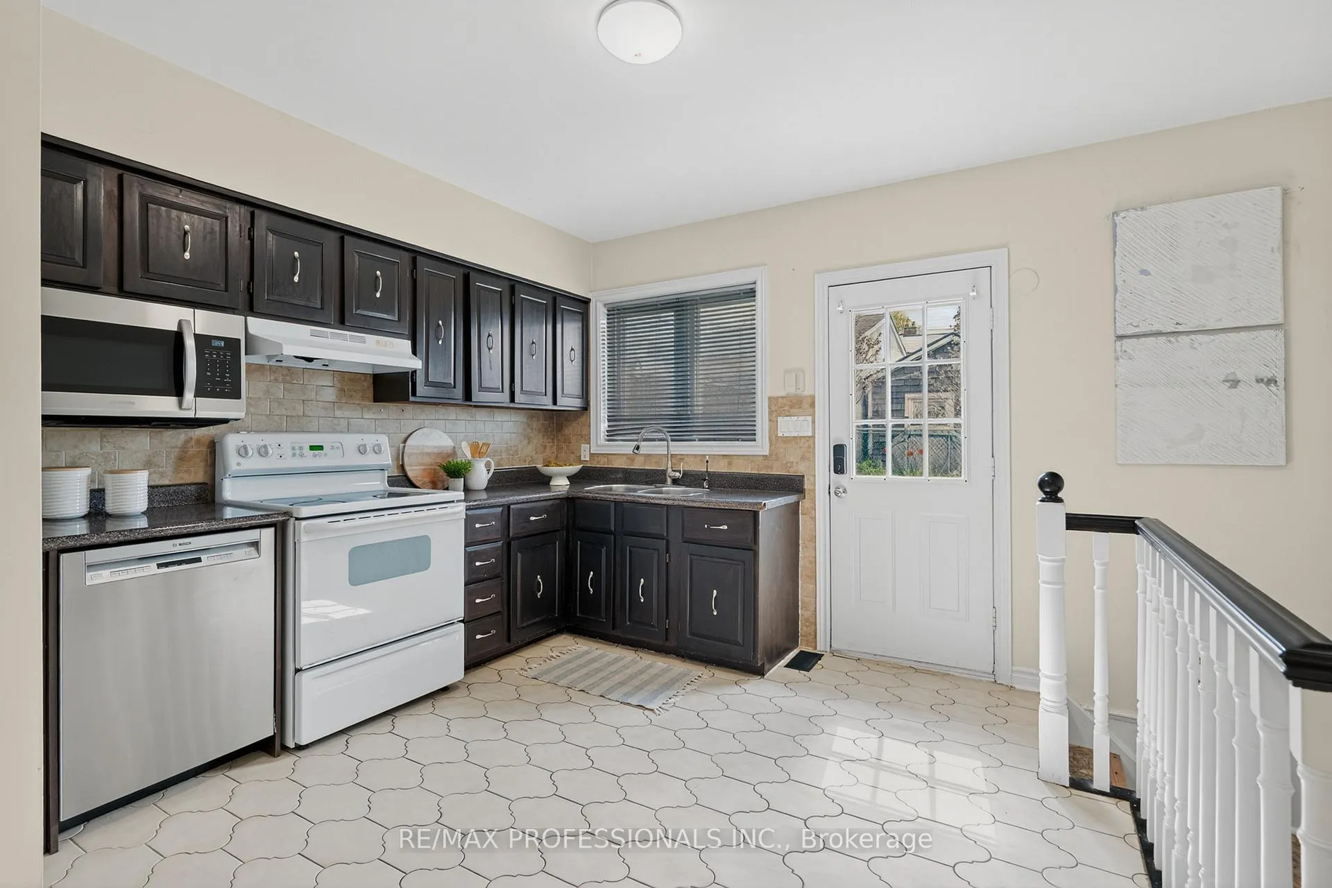 Photo 8 of 278 Caledonia Road, Toronto, Caledonia-Fairbank — HOMEH
