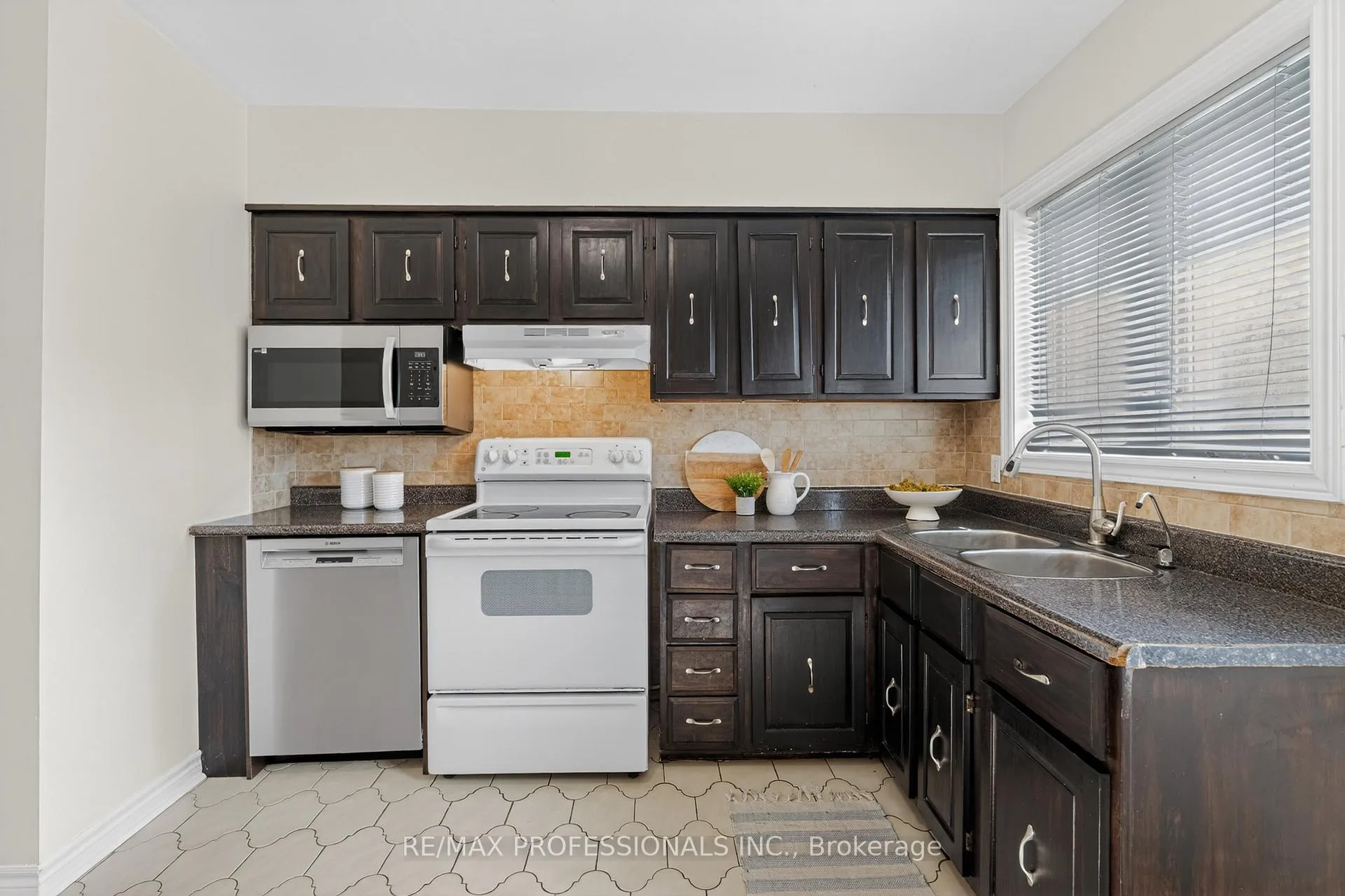 Photo 9 of 278 Caledonia Road, Toronto, Caledonia-Fairbank — HOMEH