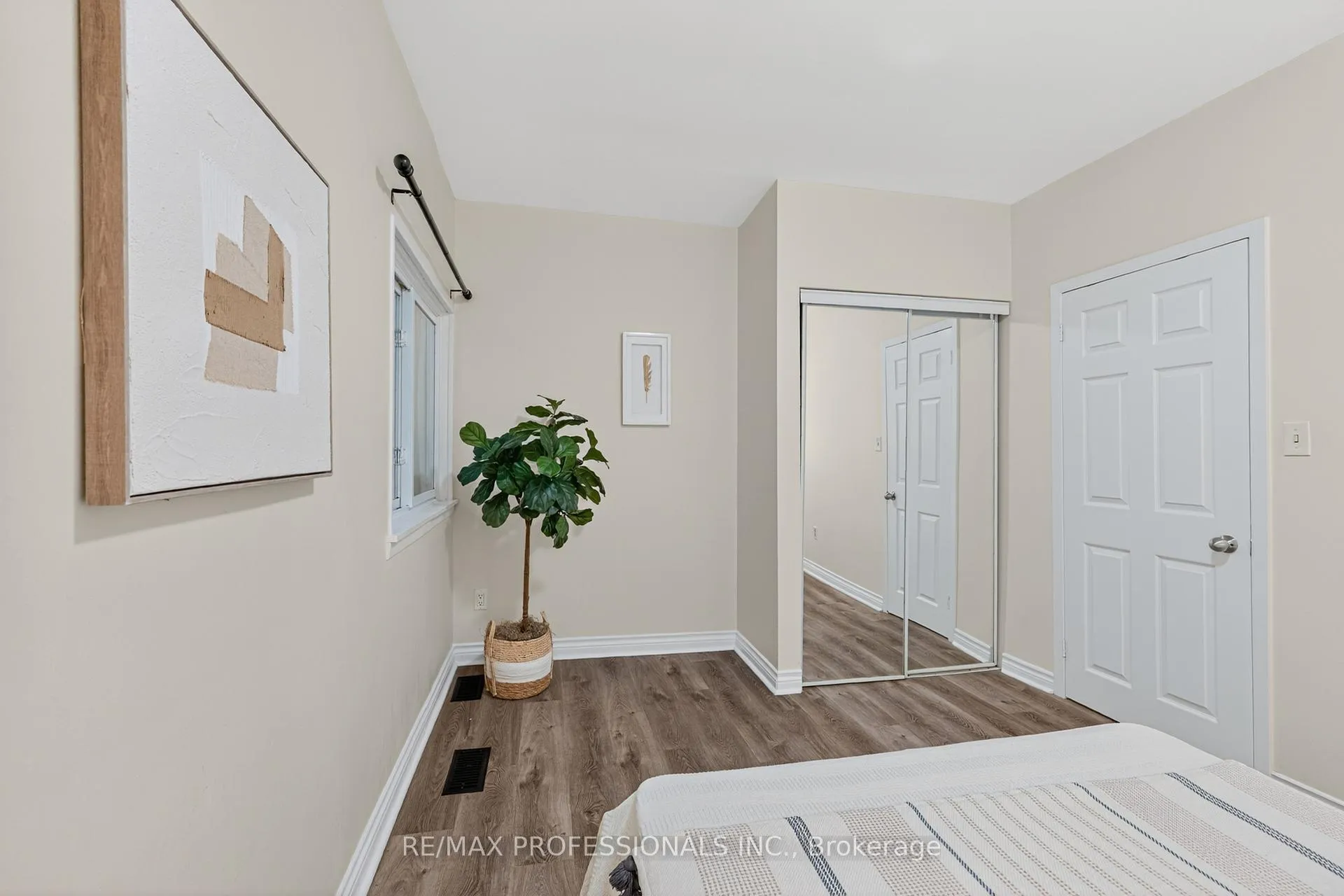 Photo 13 of 278 Caledonia Road, Toronto, Caledonia-Fairbank — HOMEH