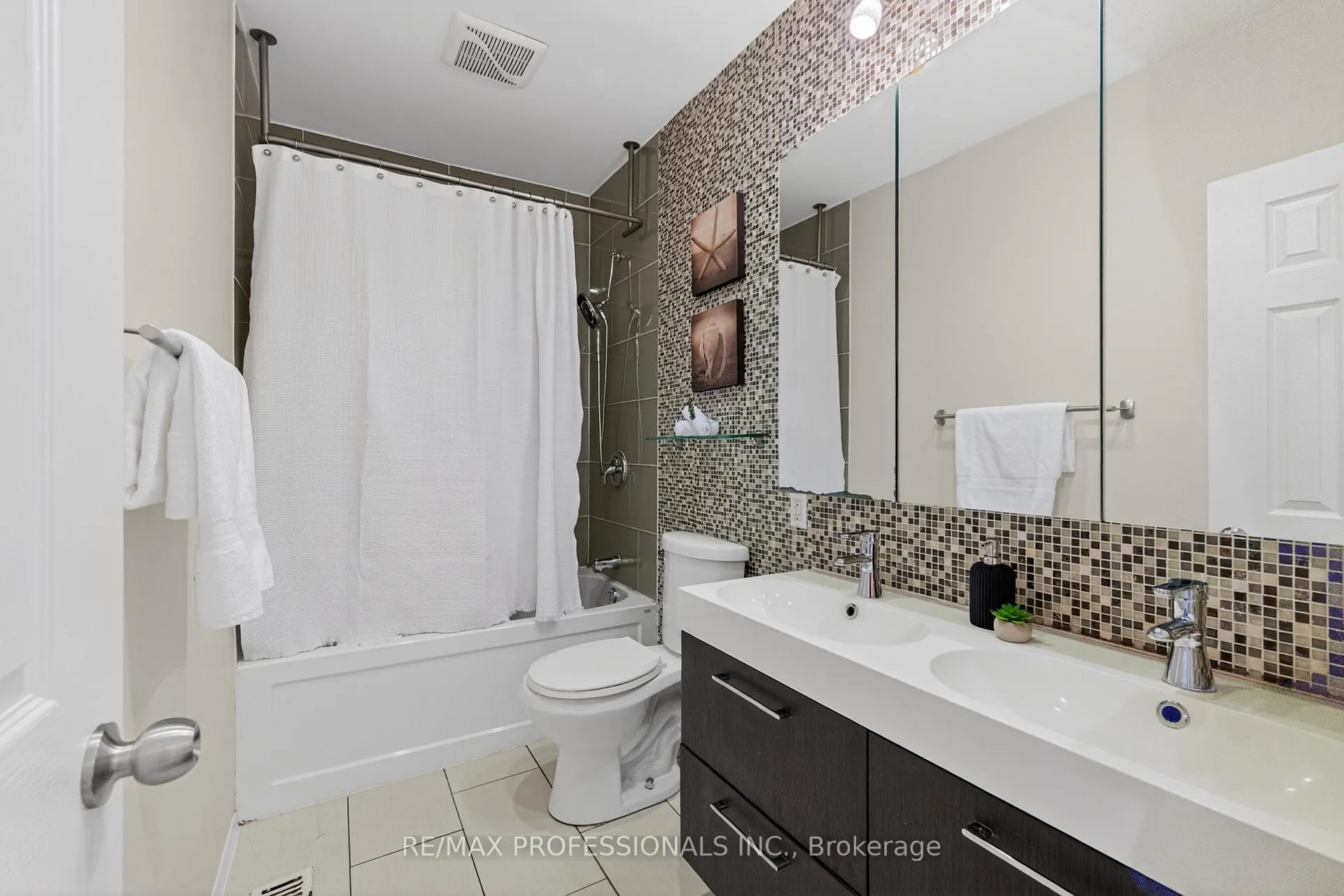 Photo 14 of 278 Caledonia Road, Toronto, Caledonia-Fairbank — HOMEH