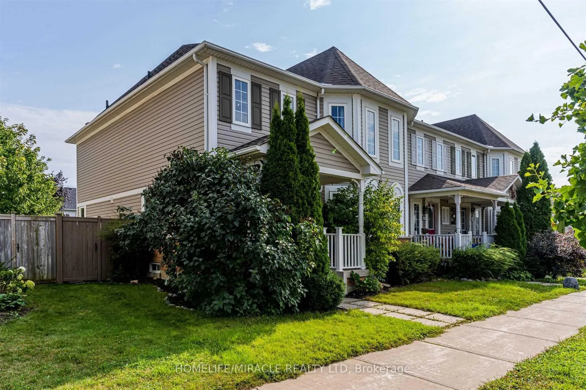 Photo 2 of 149 Carnwith Drive E, Whitby, Brooklin — HOMEH