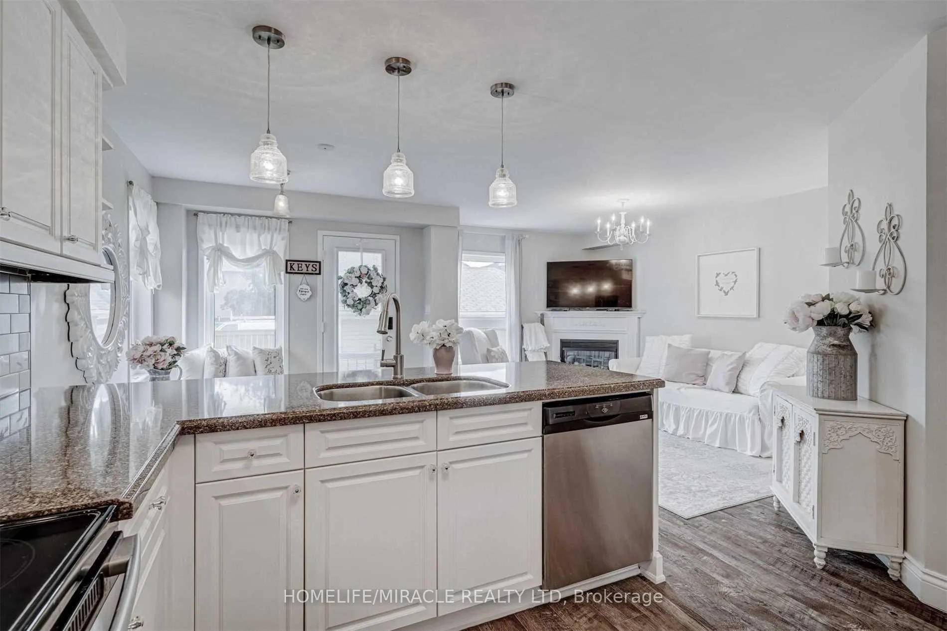 Photo 9 of 149 Carnwith Drive E, Whitby, Brooklin — HOMEH