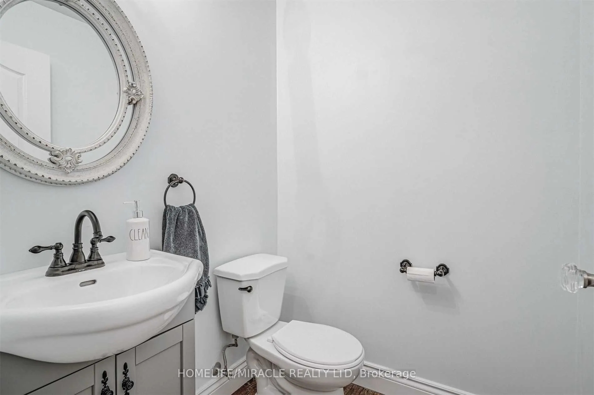 Photo 12 of 149 Carnwith Drive E, Whitby, Brooklin — HOMEH