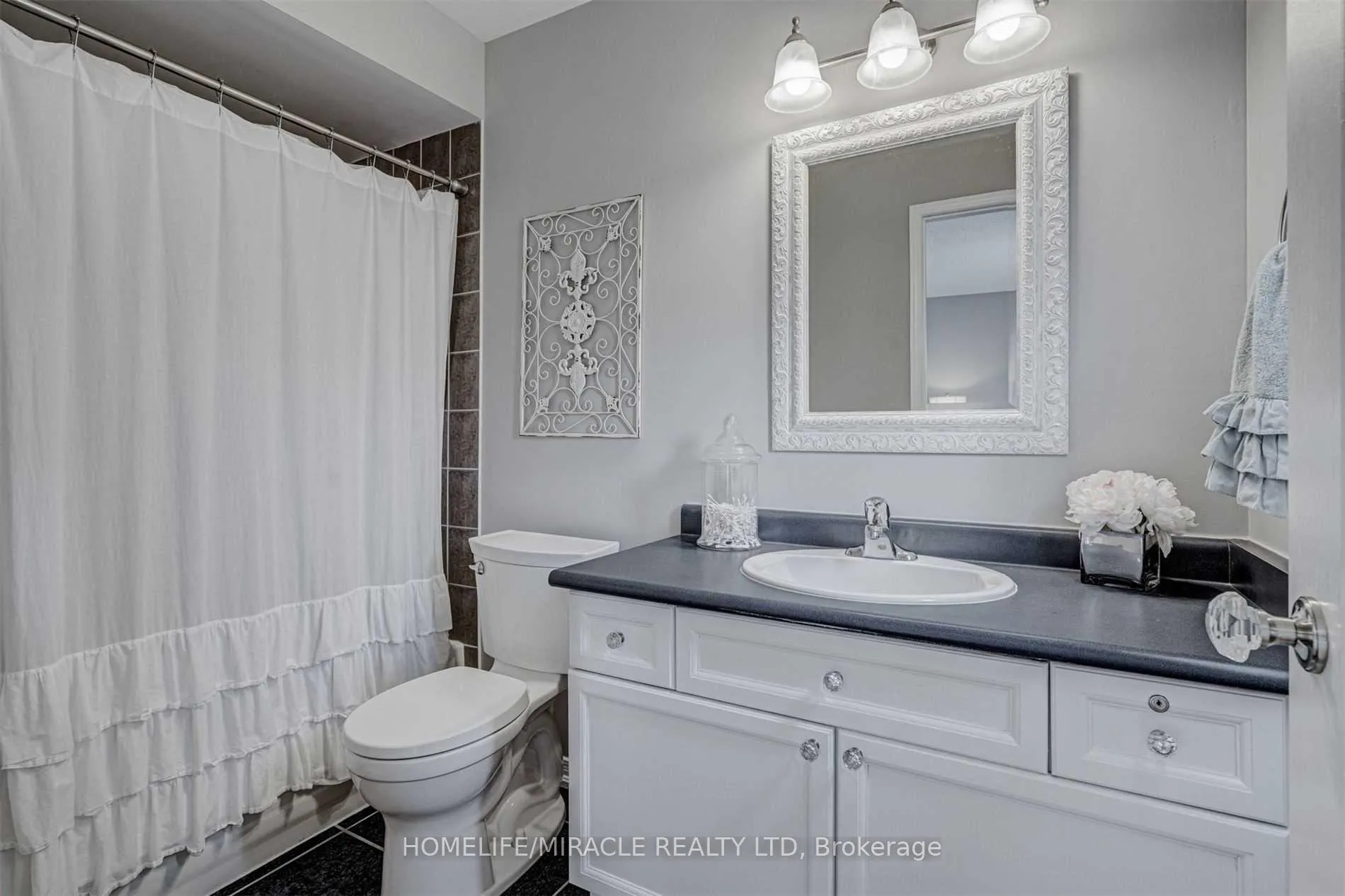 Photo 13 of 149 Carnwith Drive E, Whitby, Brooklin — HOMEH