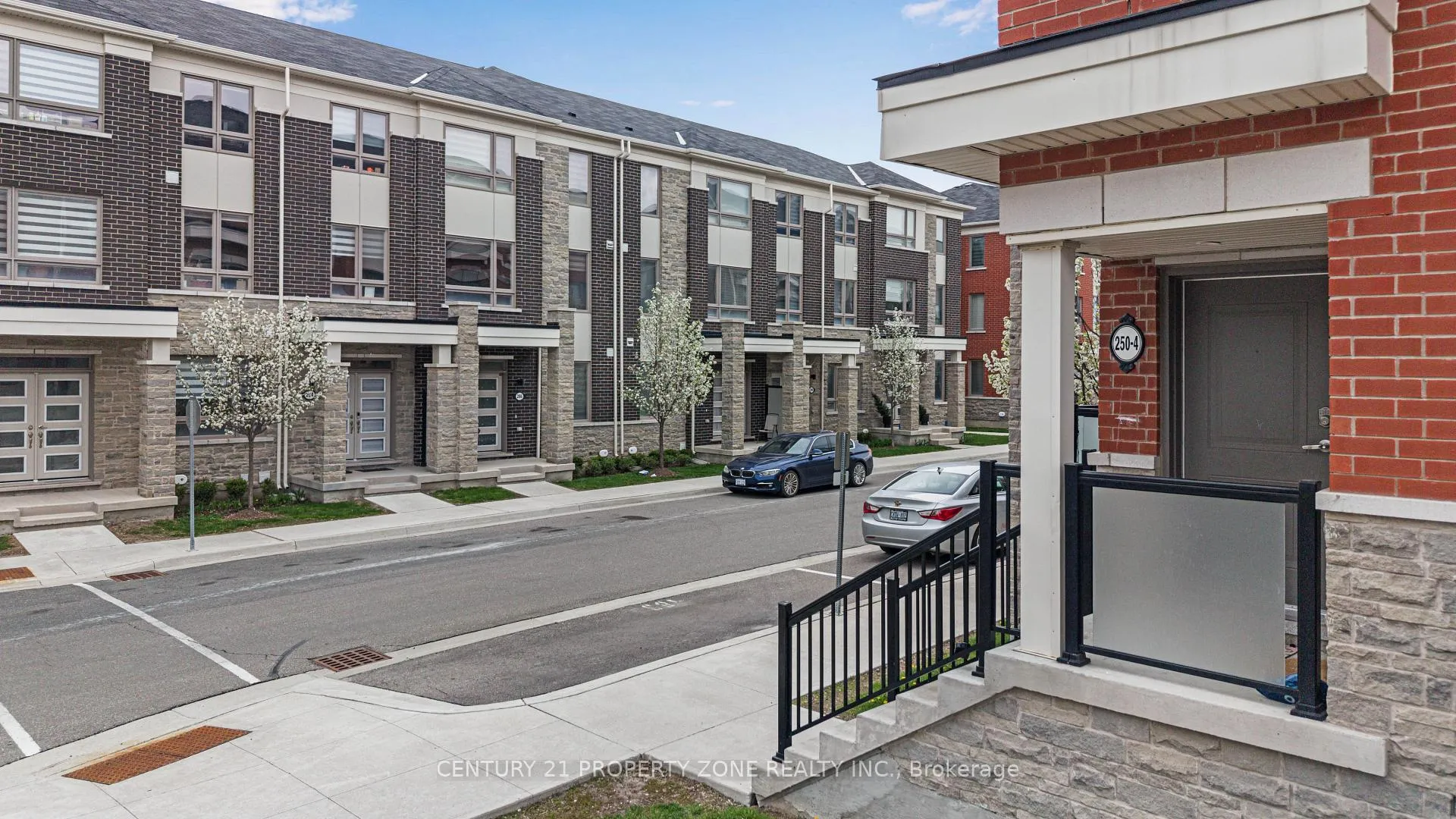 Photo 2 of Unit 4, 250 Lagerfeld Drive, Brampton, Northwest Brampton — HOMEH