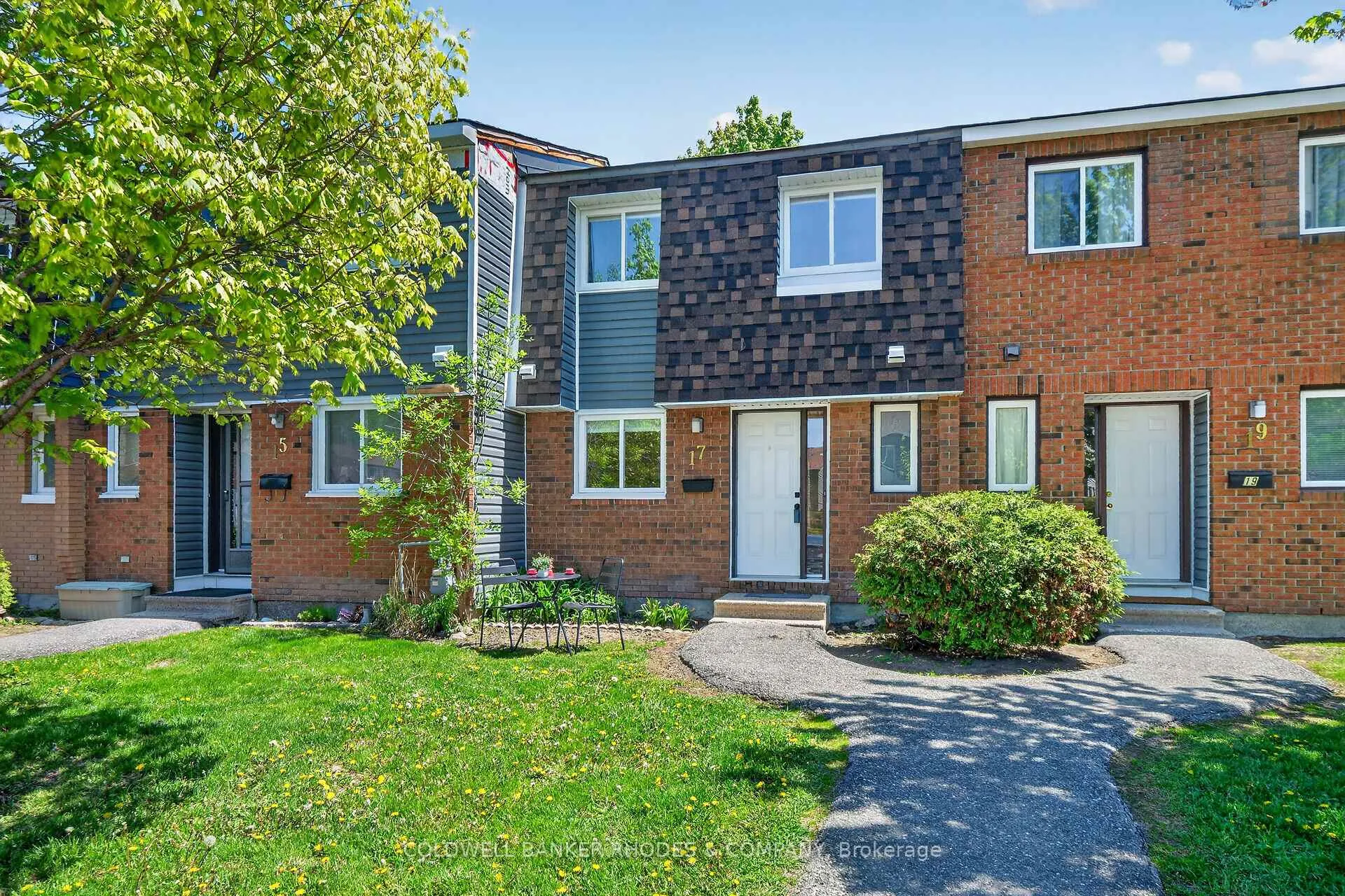 Photo 1 of 17 Pixley Private, Ottawa, Riverview Park — HOMEH