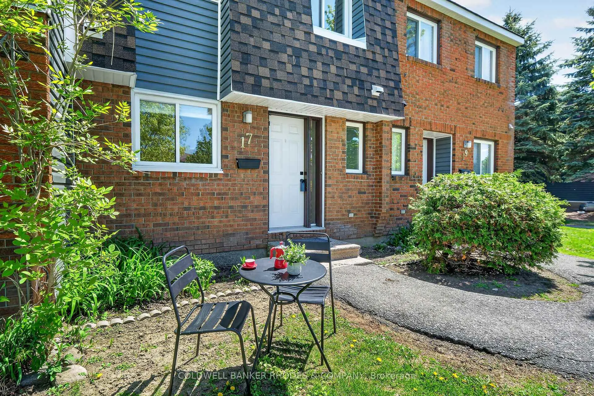 Photo 2 of 17 Pixley Private, Ottawa, Riverview Park — HOMEH
