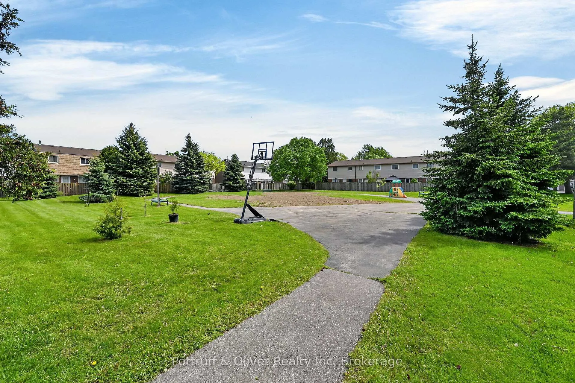 Photo 38 of Unit 32, 1350 Limeridge Road E, Hamilton, Trenholme — HOMEH