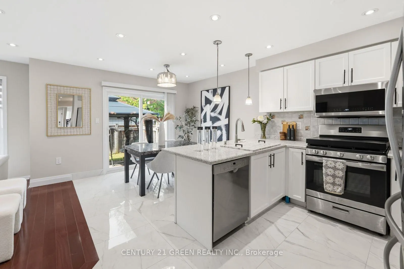 Photo 13 of 913 Philbrook Drive E, Milton, Coates — HOMEH