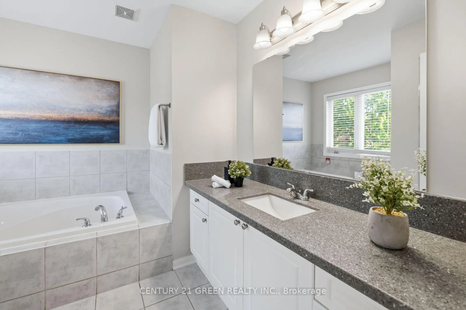 Photo 28 of 913 Philbrook Drive E, Milton, Coates — HOMEH