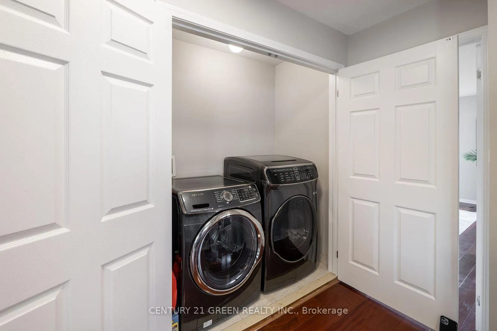 Photo 37 of 913 Philbrook Drive E, Milton, Coates — HOMEH