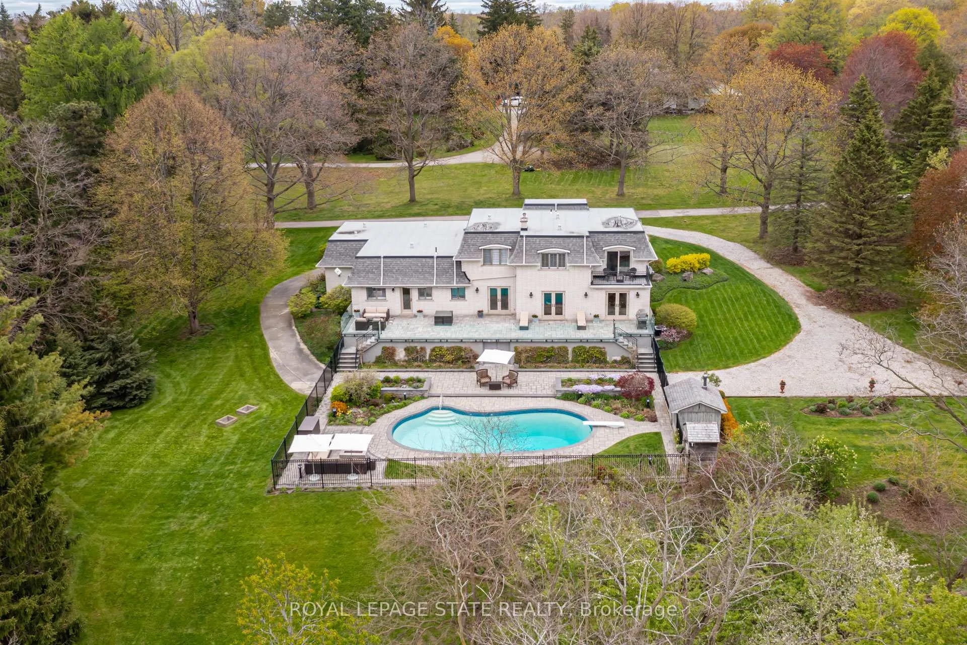 Photo 1 of 342 Mountain Brow Road, Hamilton, Waterdown — HOMEH