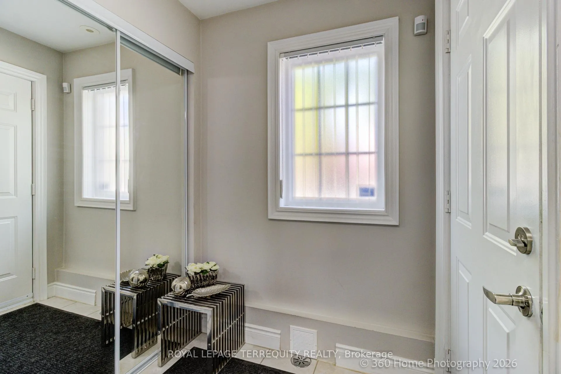 Photo 4 of 15 Legends Way, Markham, Unionville — HOMEH
