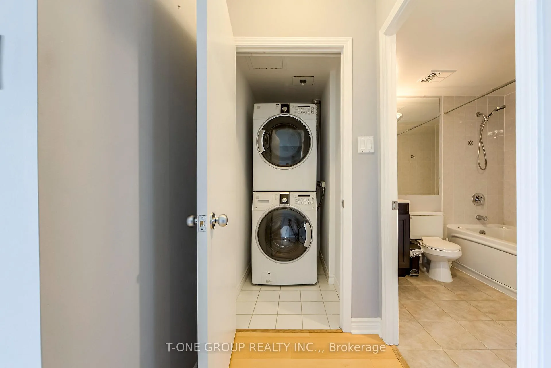 Photo 5 of Unit 1031, 600 Queens Quay W, Toronto, Waterfront Communities — HOMEH